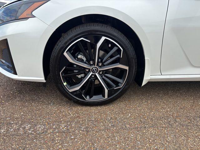 new 2025 Nissan Altima car, priced at $32,352