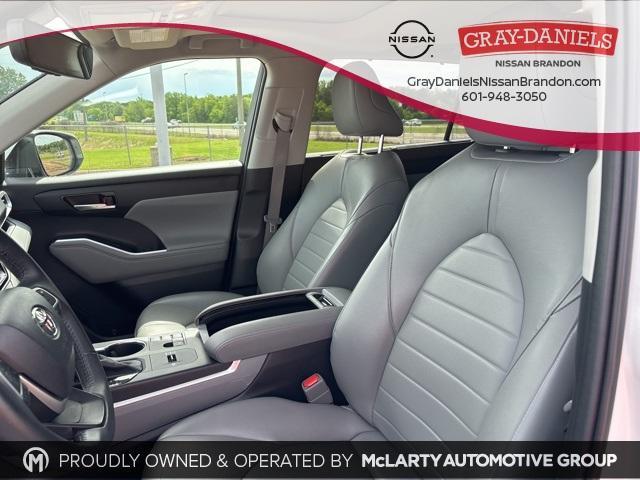 used 2023 Toyota Highlander car, priced at $38,500