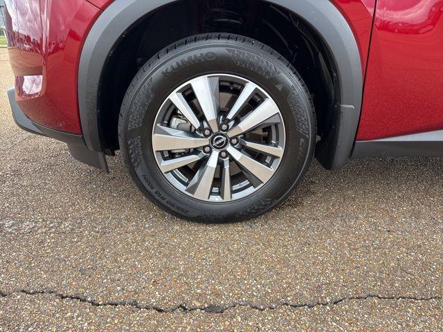 used 2024 Nissan Pathfinder car, priced at $33,000