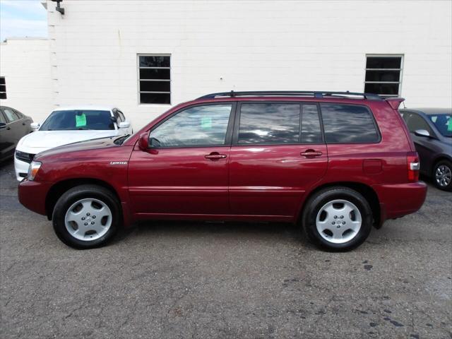 used 2004 Toyota Highlander car, priced at $5,900