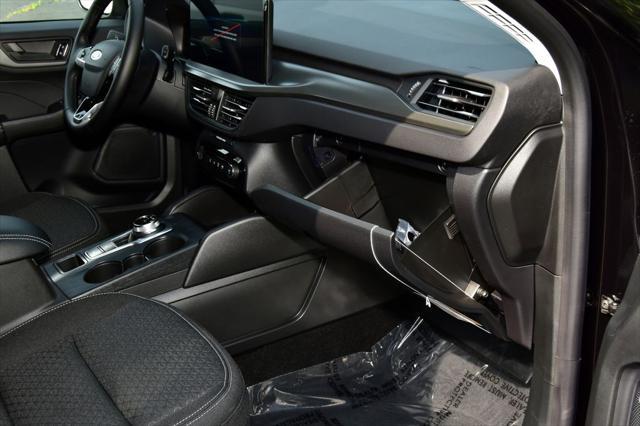 new 2025 Ford Escape car, priced at $31,138
