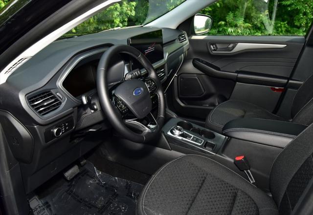new 2025 Ford Escape car, priced at $31,138