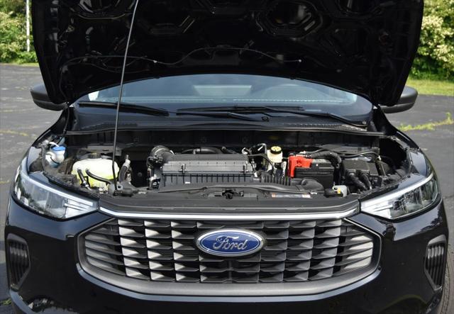 new 2025 Ford Escape car, priced at $31,138
