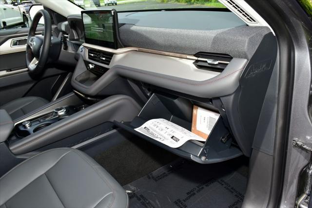 new 2025 Ford Explorer car, priced at $45,222