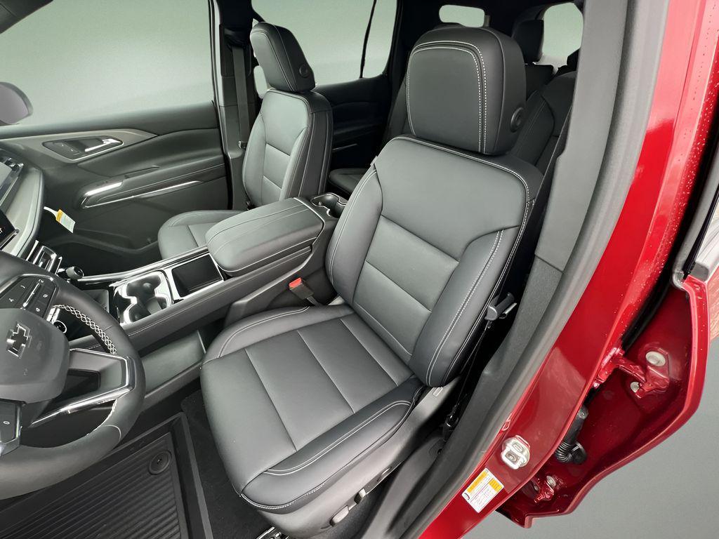 new 2026 Chevrolet Traverse car, priced at $49,125