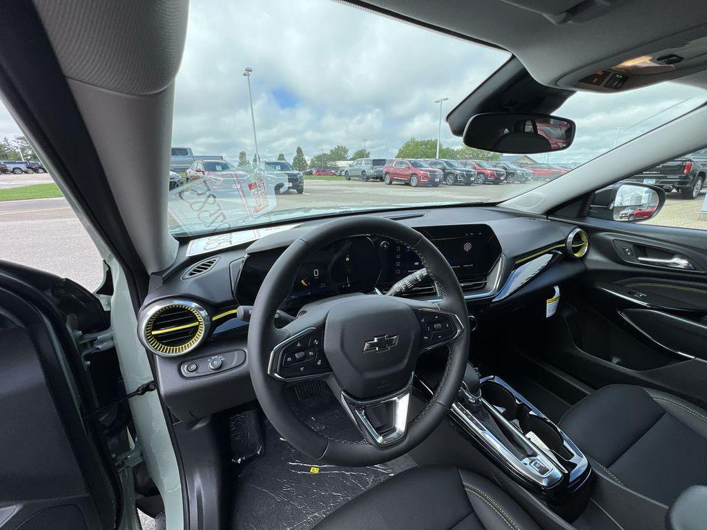 new 2025 Chevrolet Trax car, priced at $27,085