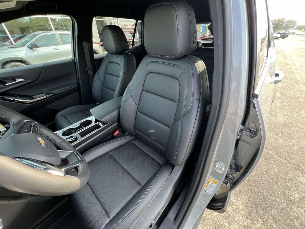 new 2026 Chevrolet Equinox car, priced at $34,195