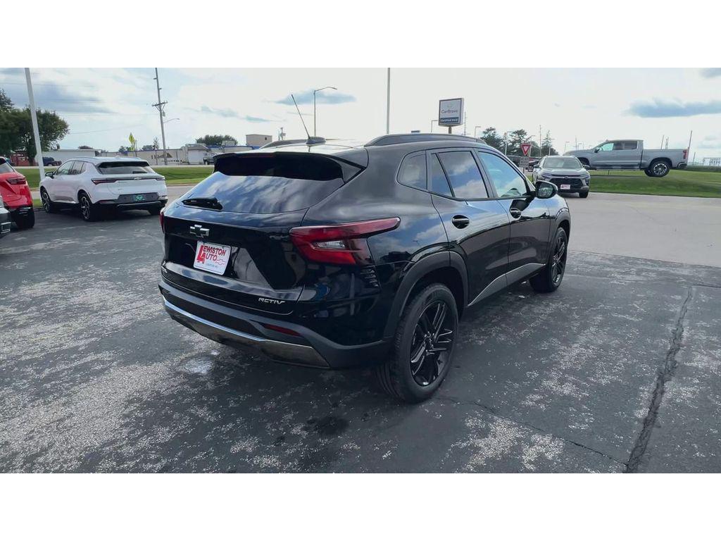 new 2025 Chevrolet Trax car, priced at $26,190