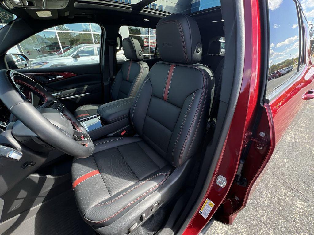used 2024 Chevrolet Traverse car, priced at $52,995