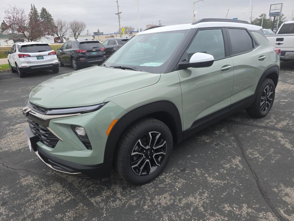 new 2025 Chevrolet TrailBlazer car, priced at $32,180