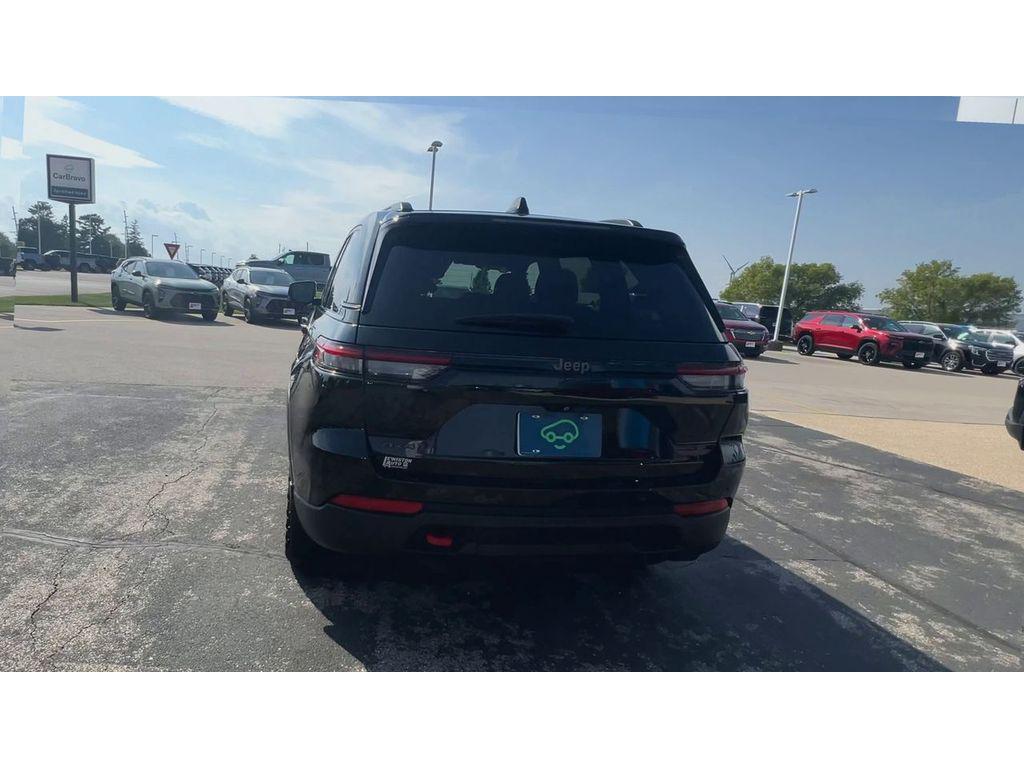 used 2022 Jeep Grand Cherokee car, priced at $35,750