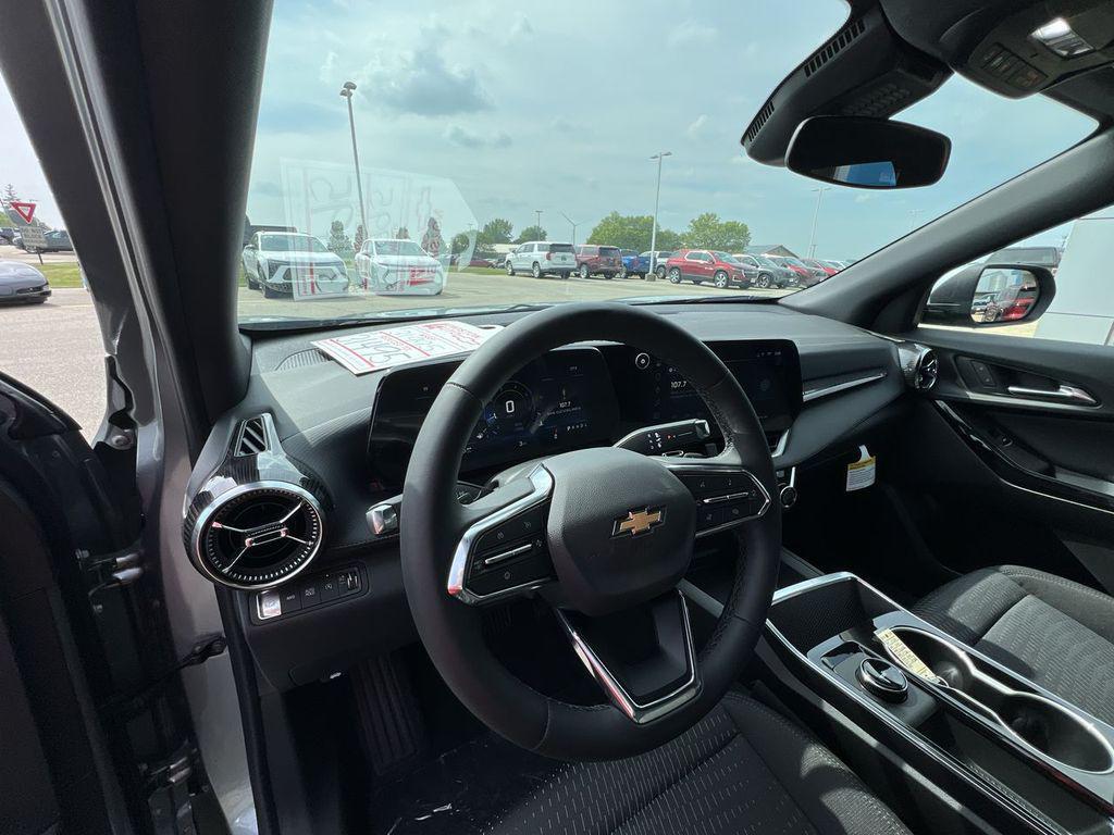 new 2026 Chevrolet Equinox car, priced at $31,495