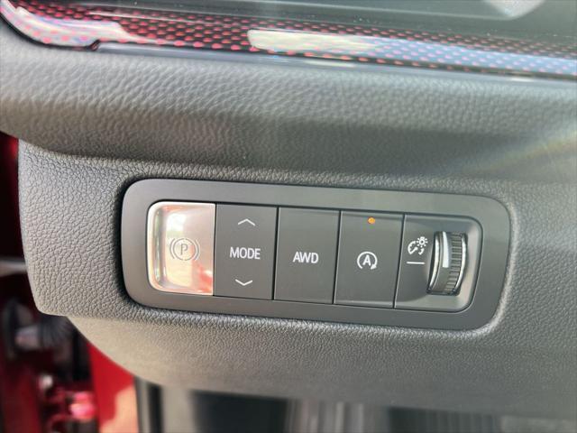 used 2024 Chevrolet Traverse car, priced at $53,995