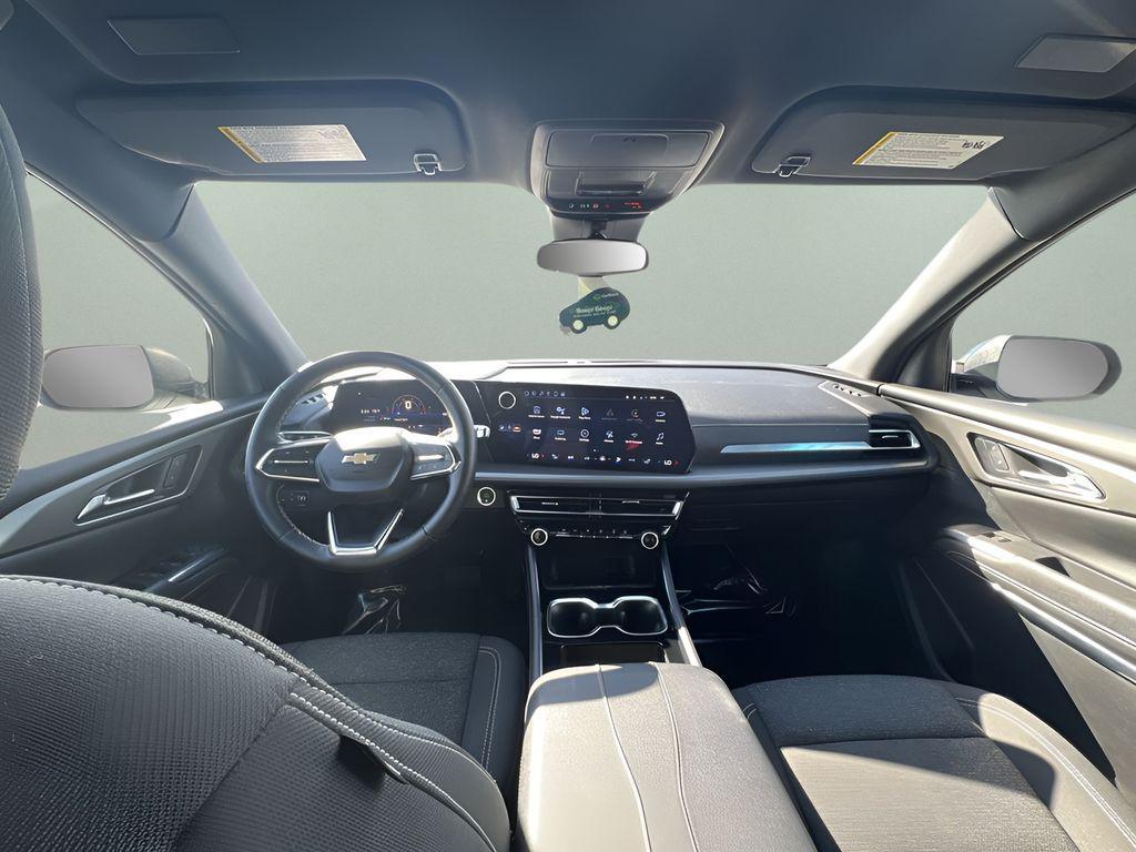 used 2025 Chevrolet Traverse car, priced at $39,995