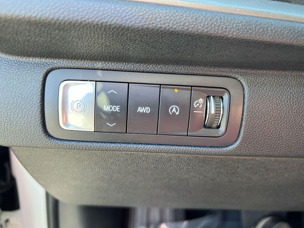 used 2025 Chevrolet Traverse car, priced at $39,995