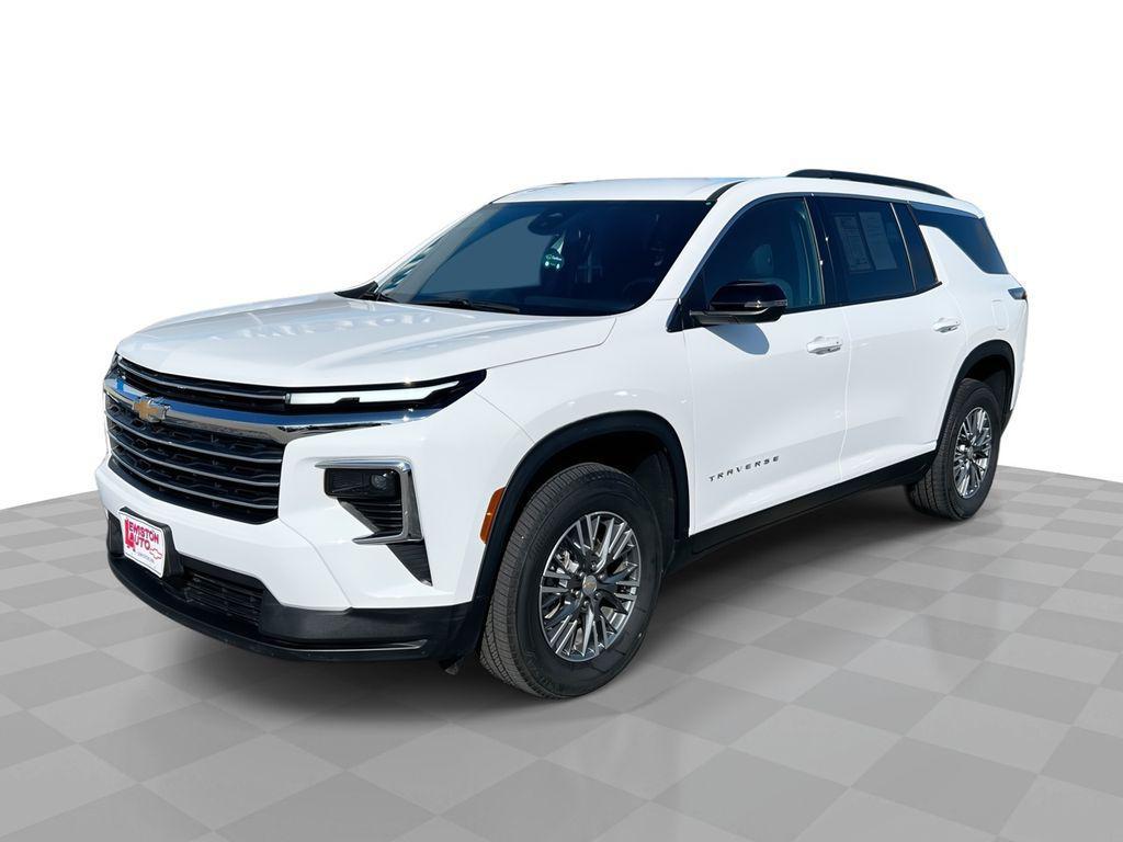 used 2025 Chevrolet Traverse car, priced at $39,995