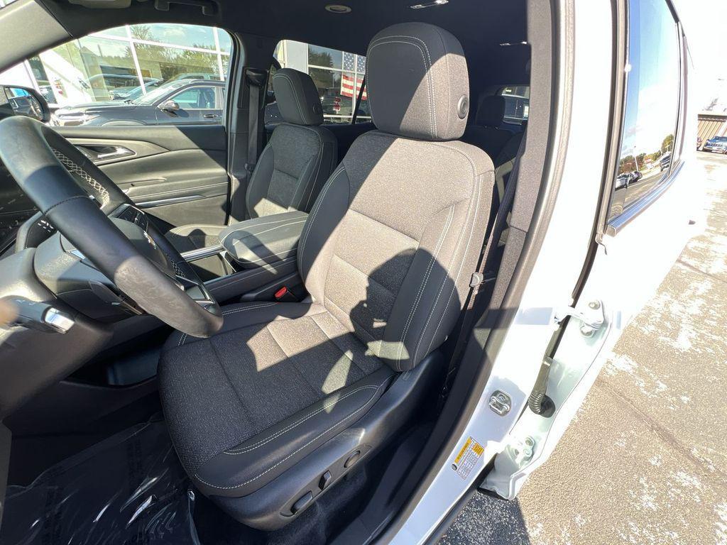 used 2025 Chevrolet Traverse car, priced at $39,995