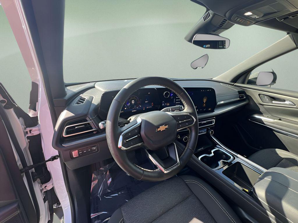 used 2025 Chevrolet Traverse car, priced at $39,995