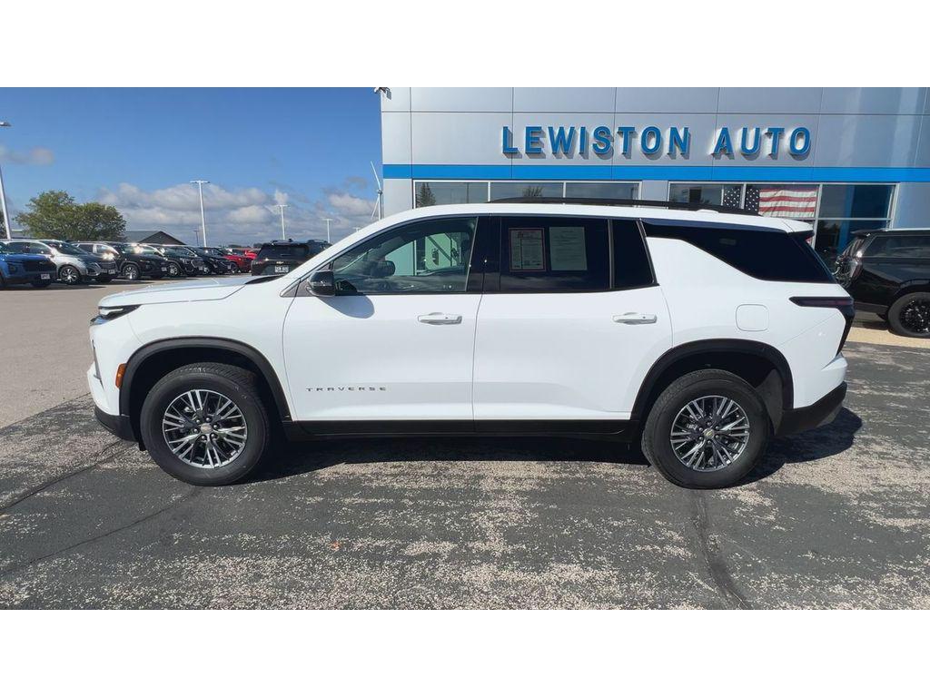 used 2025 Chevrolet Traverse car, priced at $39,995