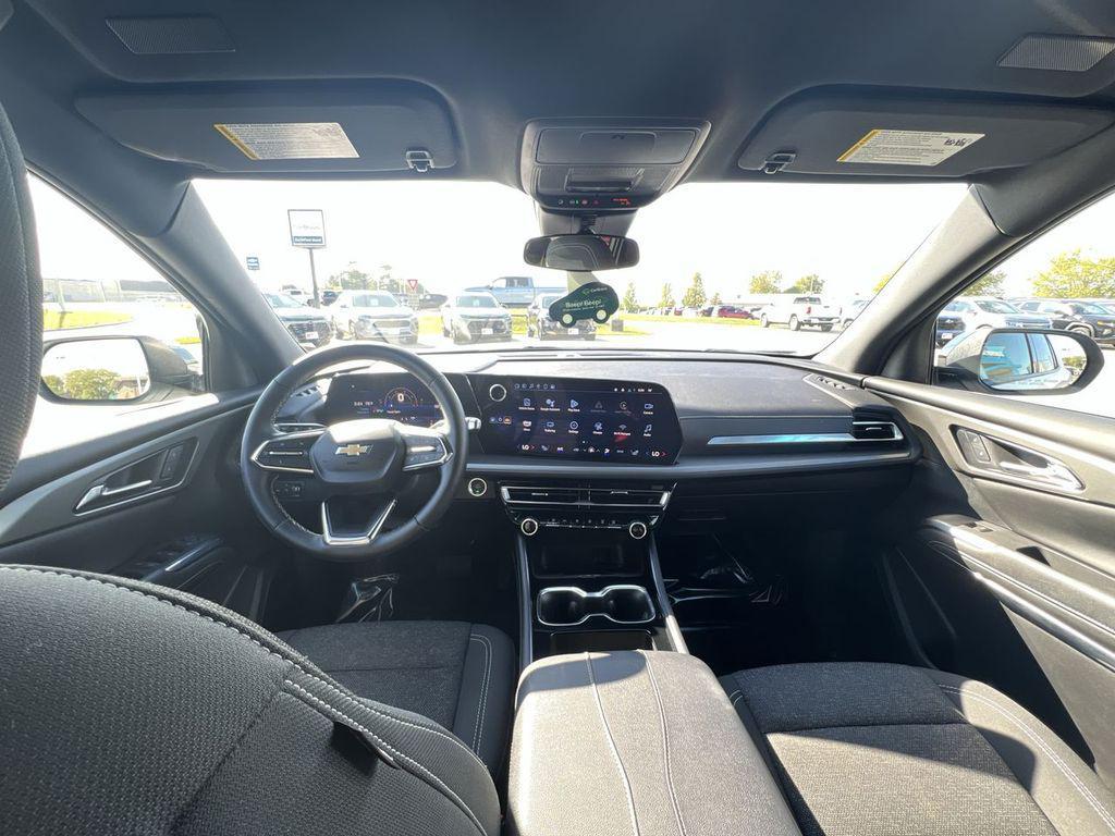 used 2025 Chevrolet Traverse car, priced at $39,995