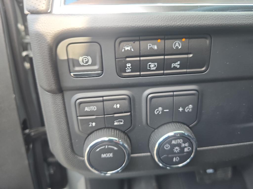 new 2025 Chevrolet Suburban car, priced at $81,040