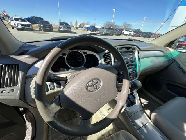 used 2004 Toyota Highlander car, priced at $4,450