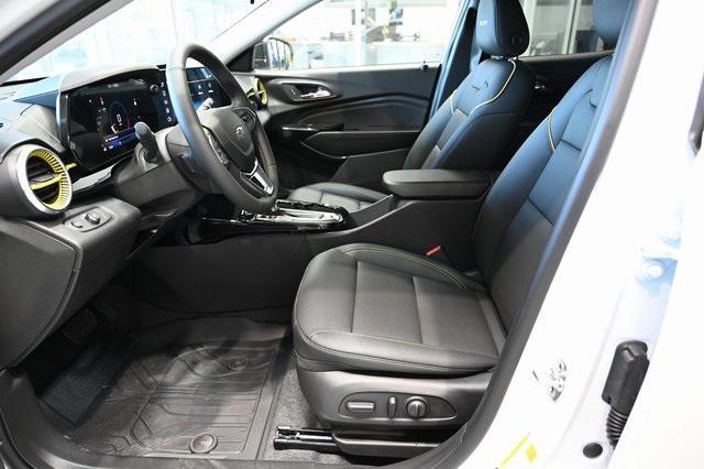 new 2025 Chevrolet Trax car, priced at $25,955