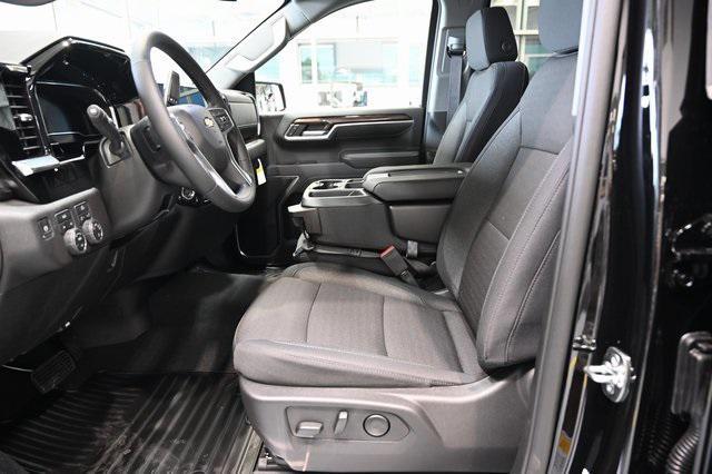 new 2025 Chevrolet Silverado 1500 car, priced at $40,645