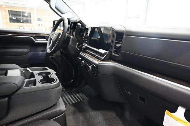 new 2025 Chevrolet Silverado 1500 car, priced at $40,645