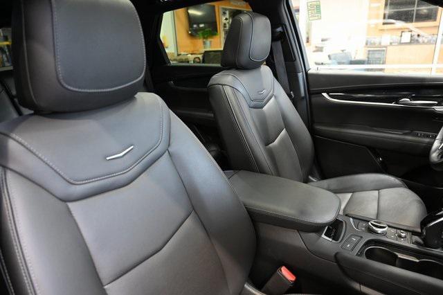used 2025 Cadillac XT5 car, priced at $46,900