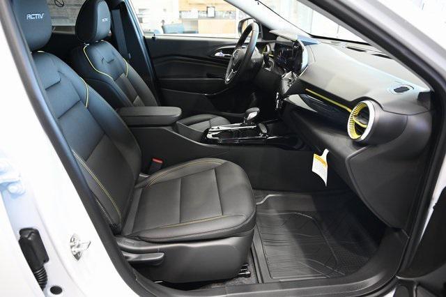 new 2025 Chevrolet Trax car, priced at $25,195