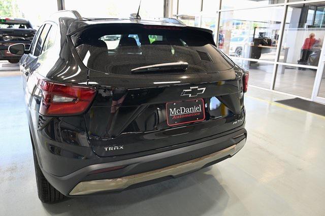 new 2025 Chevrolet Trax car, priced at $25,495