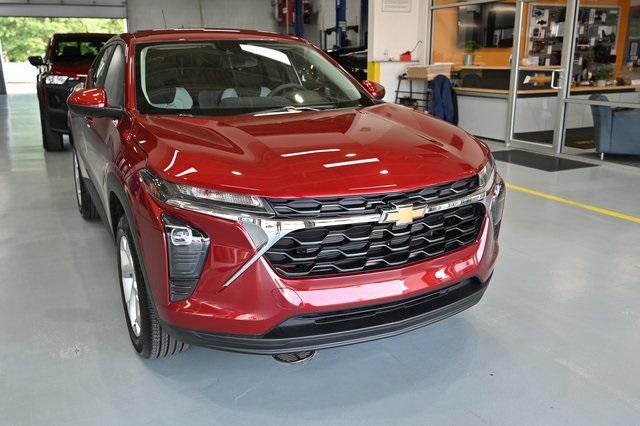 new 2025 Chevrolet Trax car, priced at $23,550