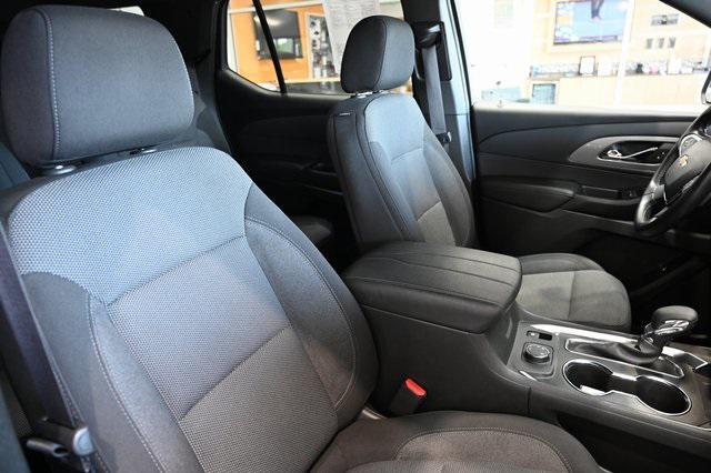used 2022 Chevrolet Traverse car, priced at $32,300