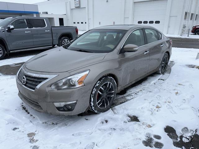 used 2014 Nissan Altima car, priced at $12,900