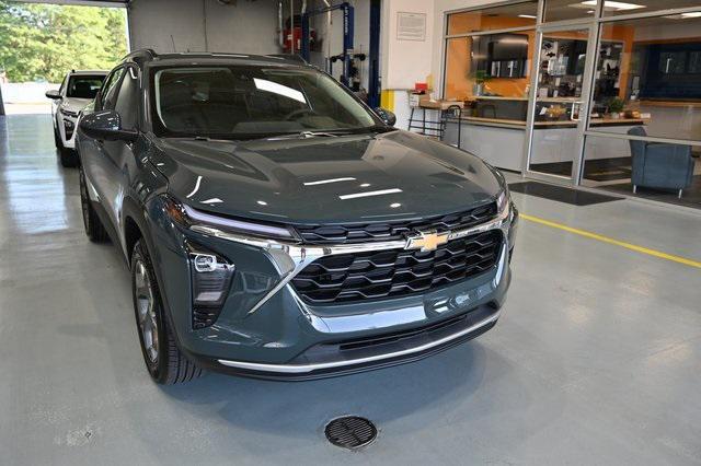 new 2025 Chevrolet Trax car, priced at $24,750