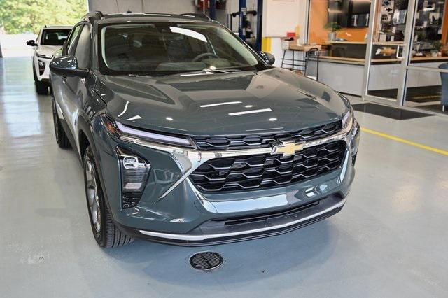 new 2025 Chevrolet Trax car, priced at $23,095