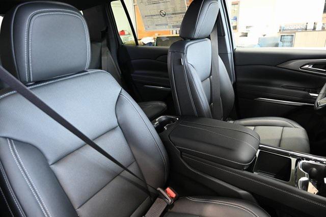 new 2025 Chevrolet Traverse car, priced at $43,195