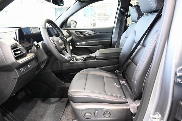 new 2025 Chevrolet Traverse car, priced at $43,195