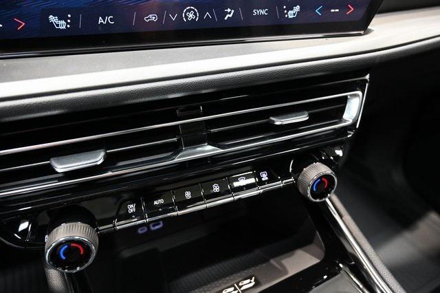 new 2026 Chevrolet Traverse car, priced at $43,640