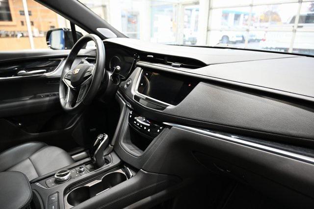 used 2025 Cadillac XT5 car, priced at $46,900