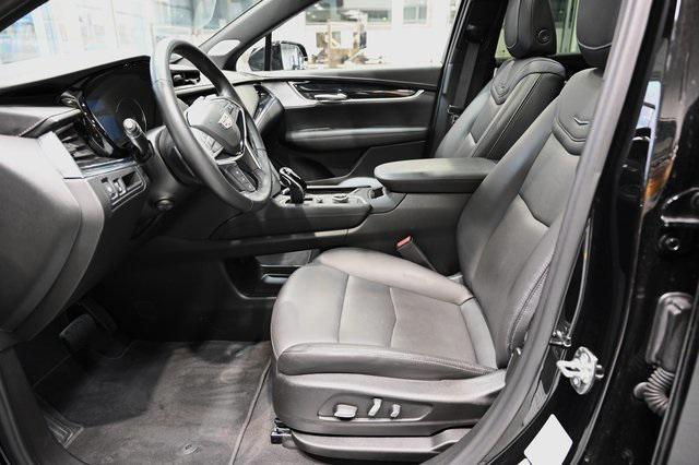 used 2025 Cadillac XT5 car, priced at $46,900