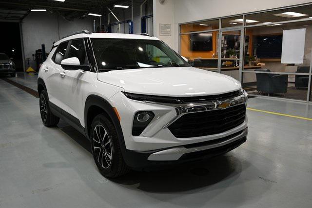 new 2025 Chevrolet TrailBlazer car, priced at $28,095