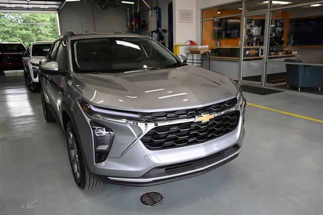 new 2025 Chevrolet Trax car, priced at $24,750