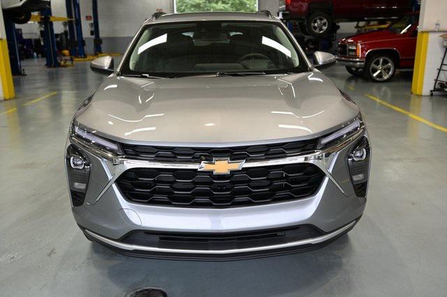 new 2025 Chevrolet Trax car, priced at $24,750