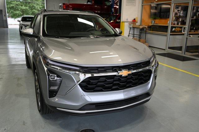 new 2025 Chevrolet Trax car, priced at $24,750