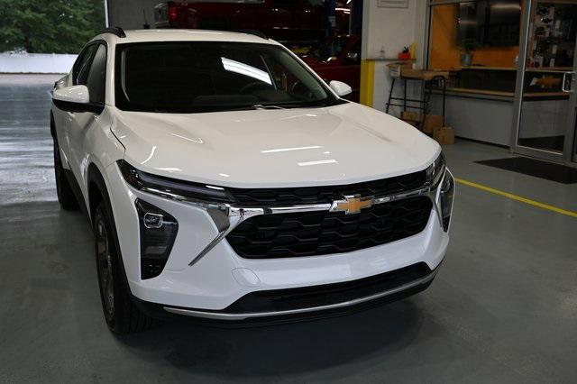 new 2025 Chevrolet Trax car, priced at $23,095