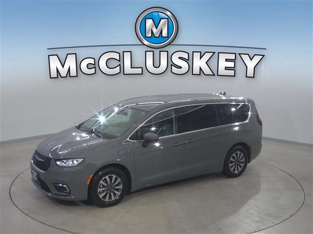 used 2023 Chrysler Pacifica Hybrid car, priced at $25,989
