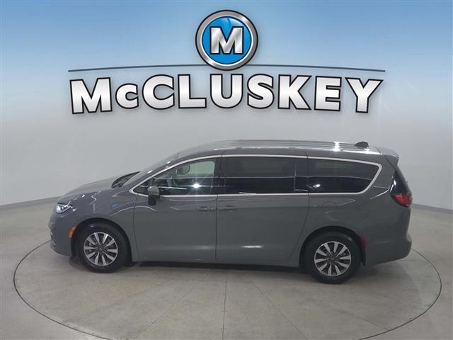 used 2023 Chrysler Pacifica Hybrid car, priced at $25,989