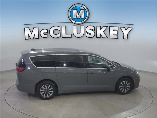 used 2023 Chrysler Pacifica Hybrid car, priced at $25,989